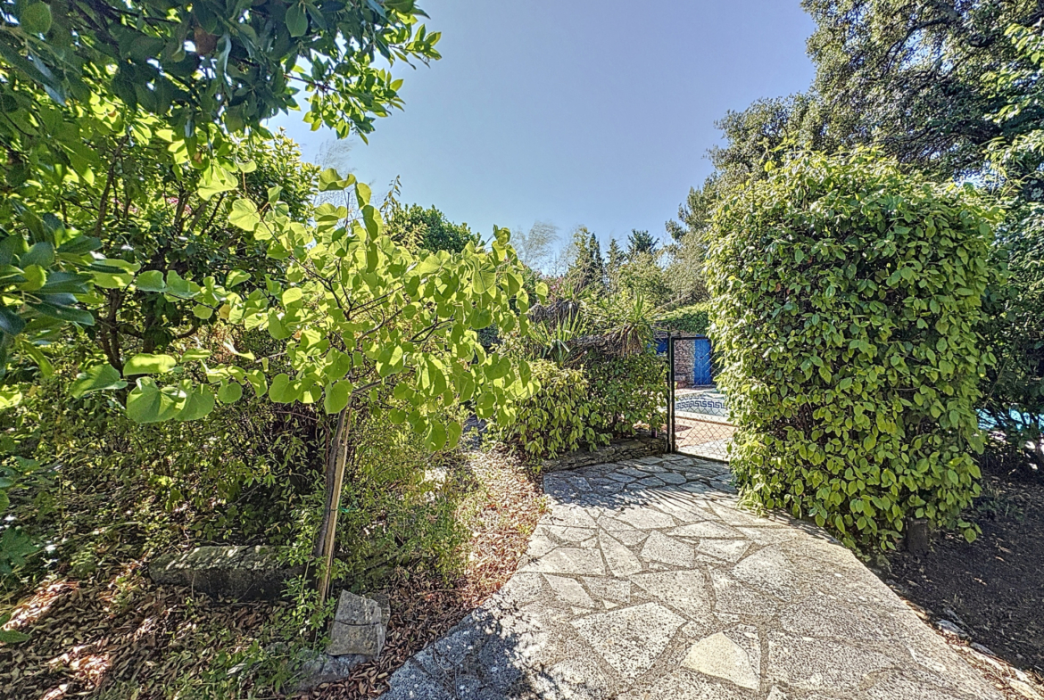 photo_42f0528ab777caf9890219ca355bd784