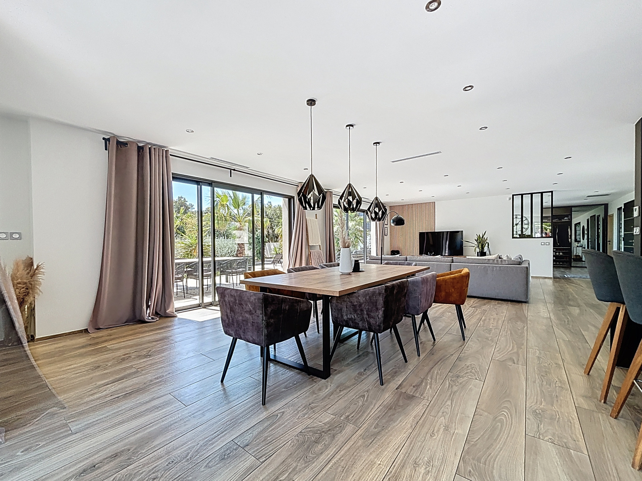 photo_63c46a503fb1c58e9bd45bb08906527c