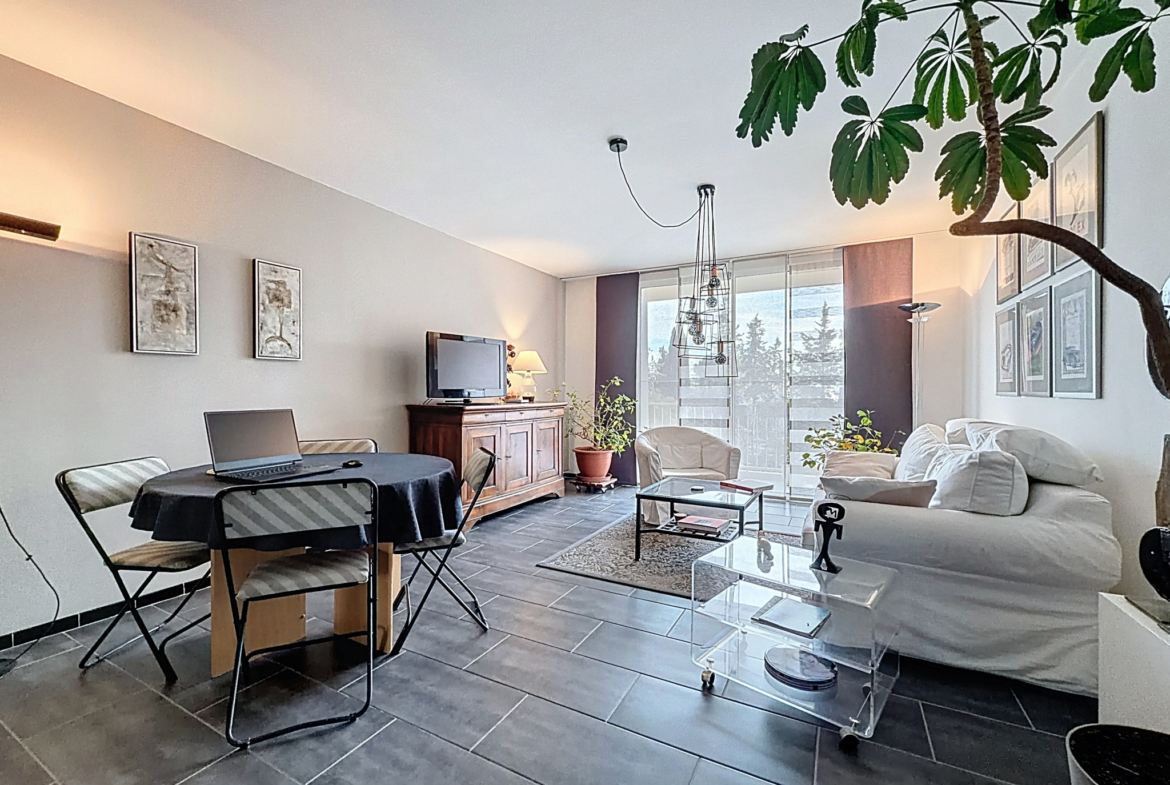 photo_1513001fab052bffce7d3824271ba15b