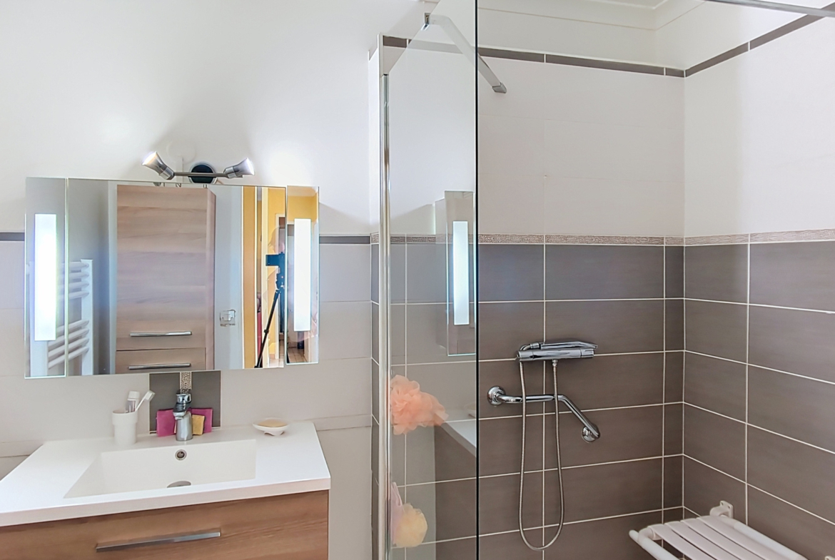 photo_60af05f5e1c4b8a2e931f4ebdb81c057