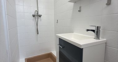 e2b03070.jpg